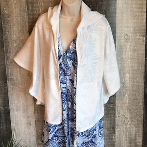 Lilly Pulitzer Robbins Poncho Resort White